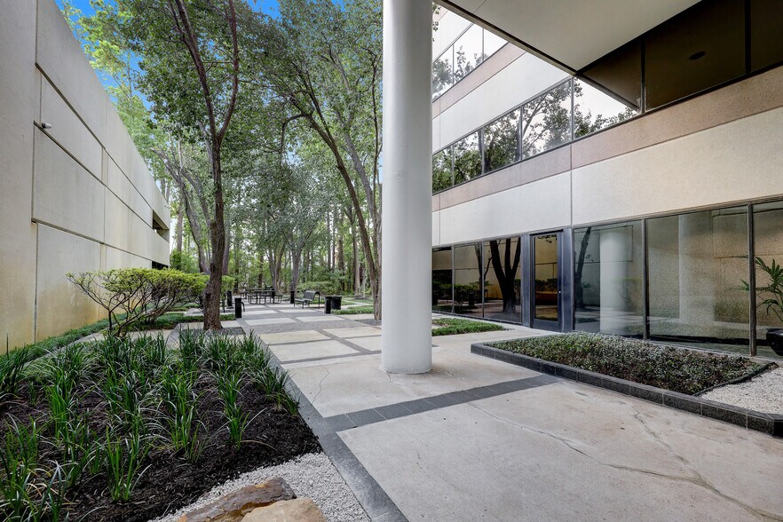 More Photos Of 15600 John F Kennedy Blvd, Houston Office For Lease