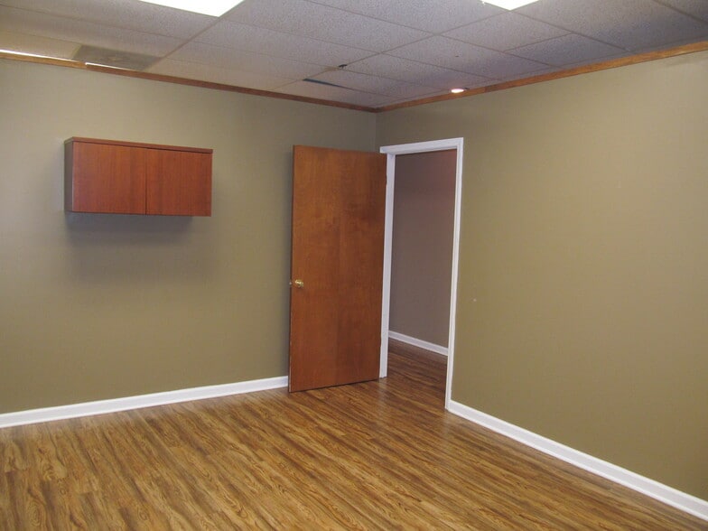 More Photos Of 4797-4803 Cuba-Millington Rd, Millington Medical For Lease