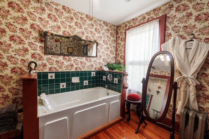 More Photos Of 215 E French Ave, Orange City Hospitality For Sale