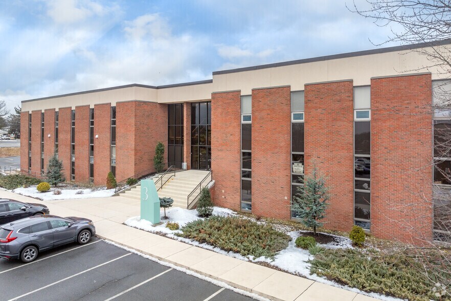 More Photos Of 3 Park Plz, Wyomissing Office For Lease