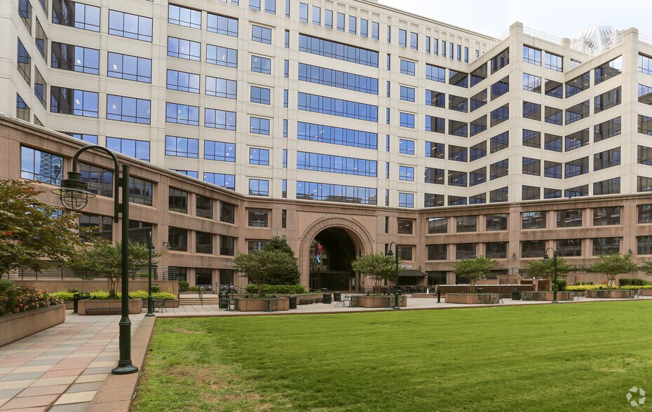 More Photos Of 401 N Tryon St, Charlotte Office For Lease