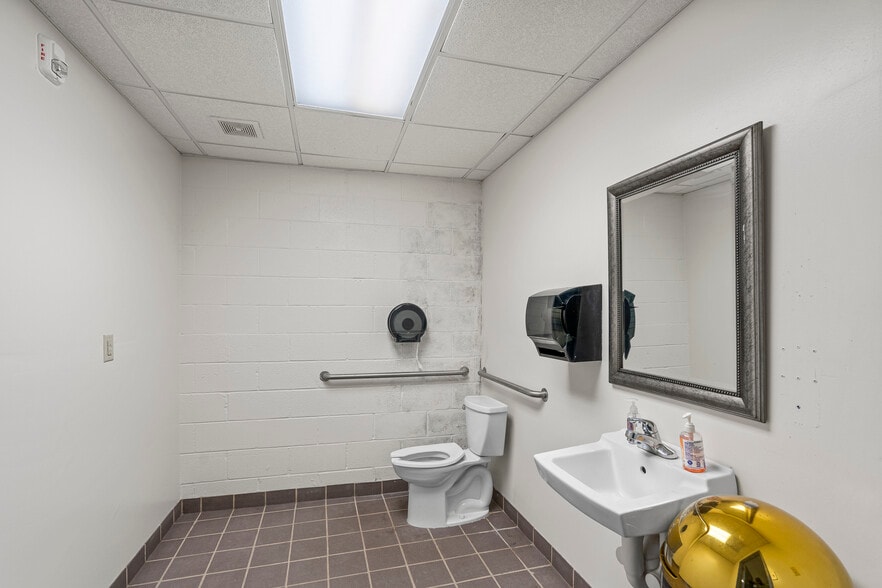 More Photos Of 846 Faith Rd, Salisbury Religious Facility For Lease