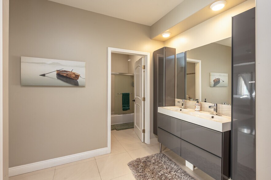 More Photos Of 4741 Point Loma Ave, San Diego Storefront Retail Residential For Sale