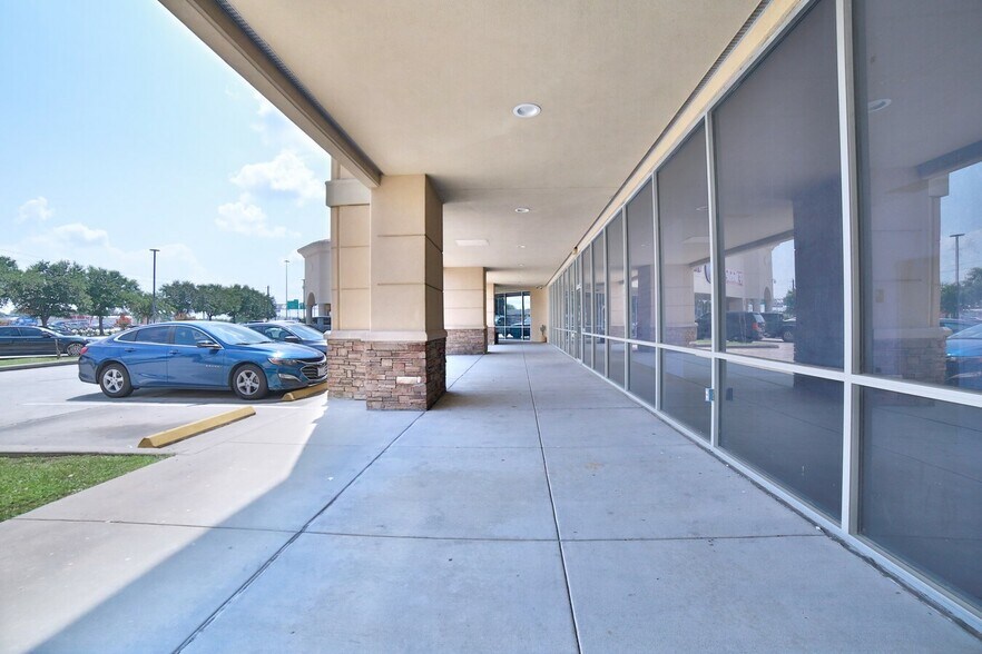 More Photos Of 11130 Gulf Fwy, Houston Unknown For Lease