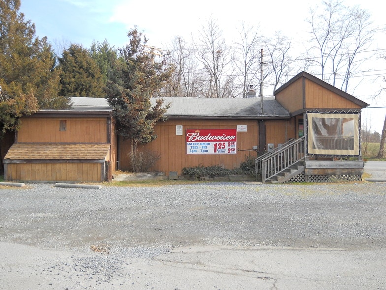 More Photos Of 726 Londontown Rd, Edgewater Restaurant For Sale