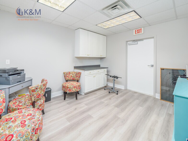 More Photos Of 3930 Walnut St, Fairfax Medical For Sale