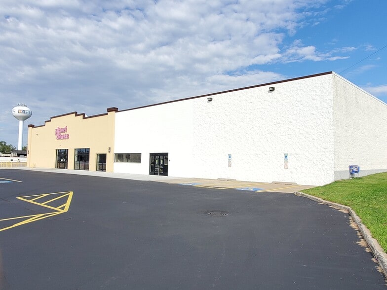 More Photos Of 1920 Edinboro Rd, Erie Flex For Lease