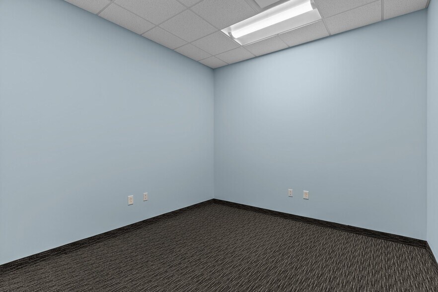 More Photos Of 6740 Rock Spring Rd, Wilmington Office For Sale