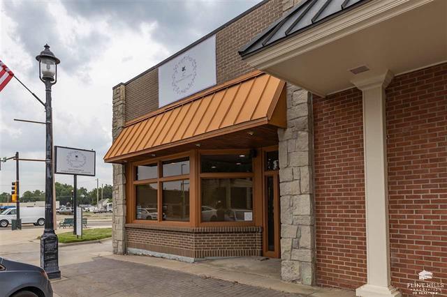 Primary Photo Of 823 N Washington St, Junction City Office For Sale