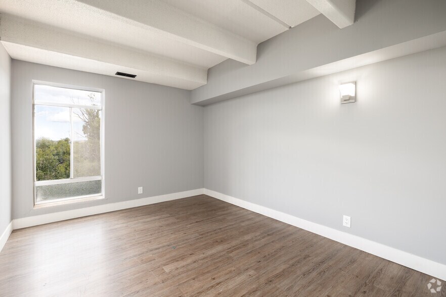 More Photos Of 107 W Cheyenne Rd, Colorado Springs Apartments For Sale