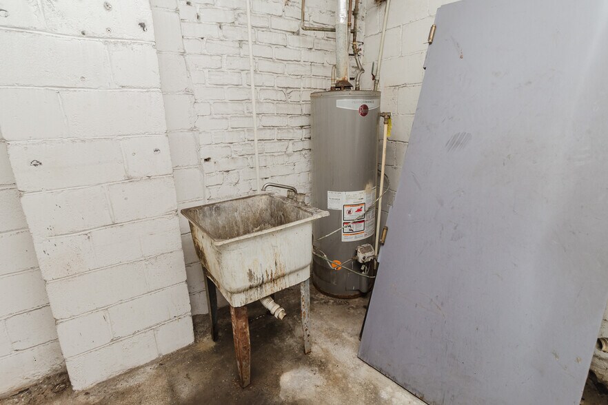 More Photos Of 470 N Seneca St, Wichita Warehouse For Sale