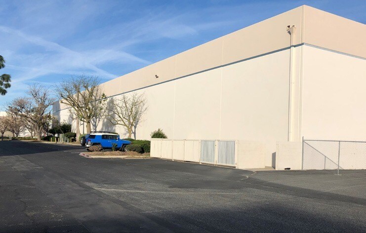 More Photos Of 601 S Dupont Ave, Ontario Warehouse For Sale