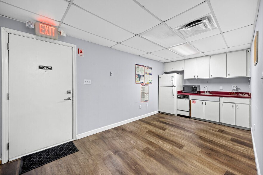 More Photos Of 6266 W St, Pensacola Office For Sale