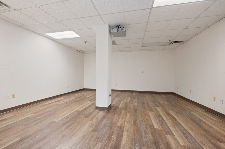 More Photos Of 105 Bradford Rd, Wexford Office For Lease