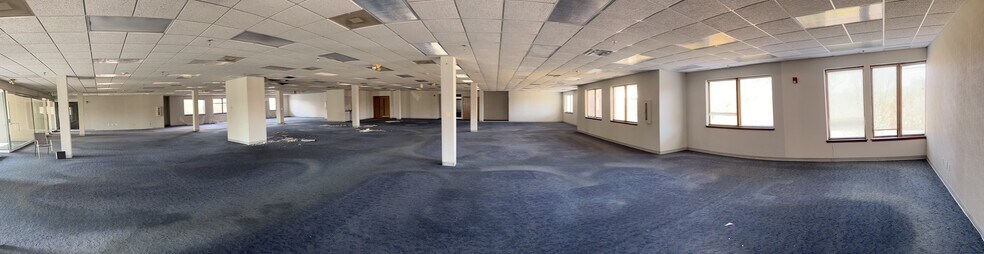 More Photos Of 3300 University Dr, Auburn Hills Office For Lease