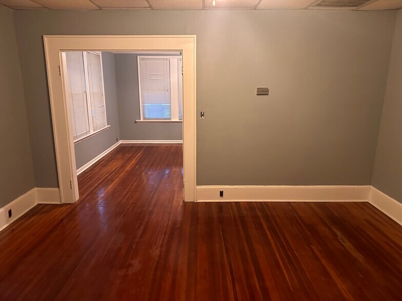 More Photos Of 404 S Greenwood St, Lagrange Light Distribution For Lease