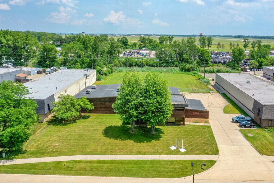 More Photos Of 42470 Executive Dr, Harrison Township Warehouse For Lease