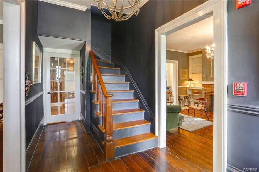 More Photos Of 644 Oakwood Ave, East Aurora Restaurant For Sale