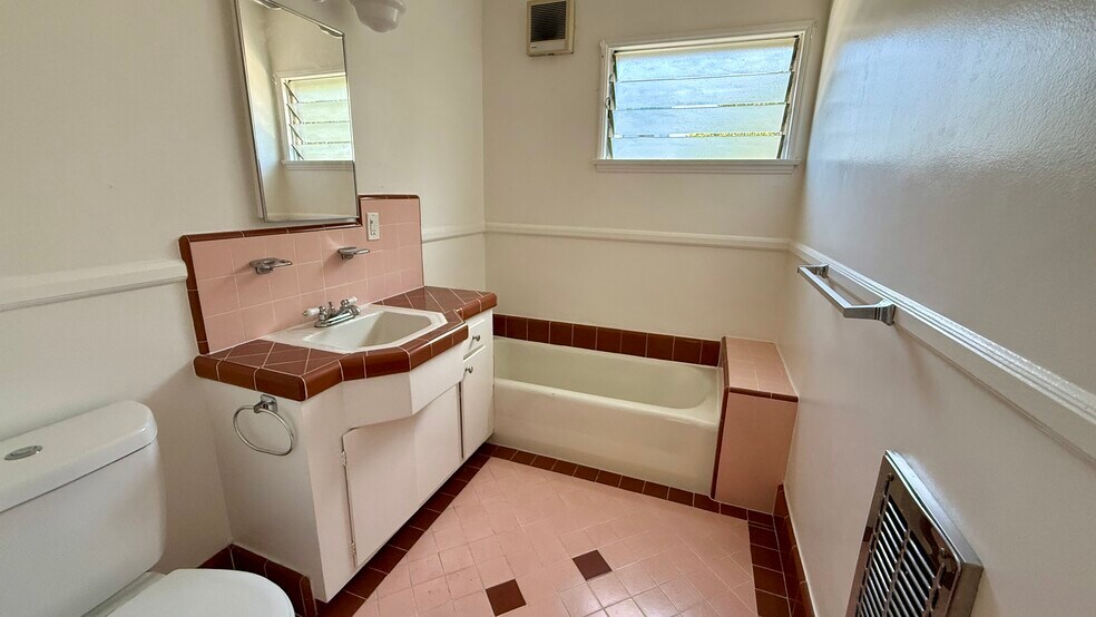 More Photos Of 228 Idaho Ave, Santa Monica Apartments For Sale
