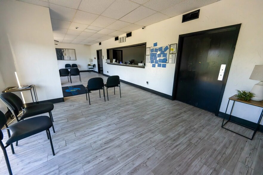 More Photos Of 517 N Carrier Pky, Grand Prairie Medical For Lease