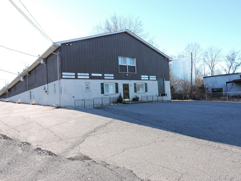 More Photos Of 2 Industrial Dr, Phillipsburg Warehouse For Lease