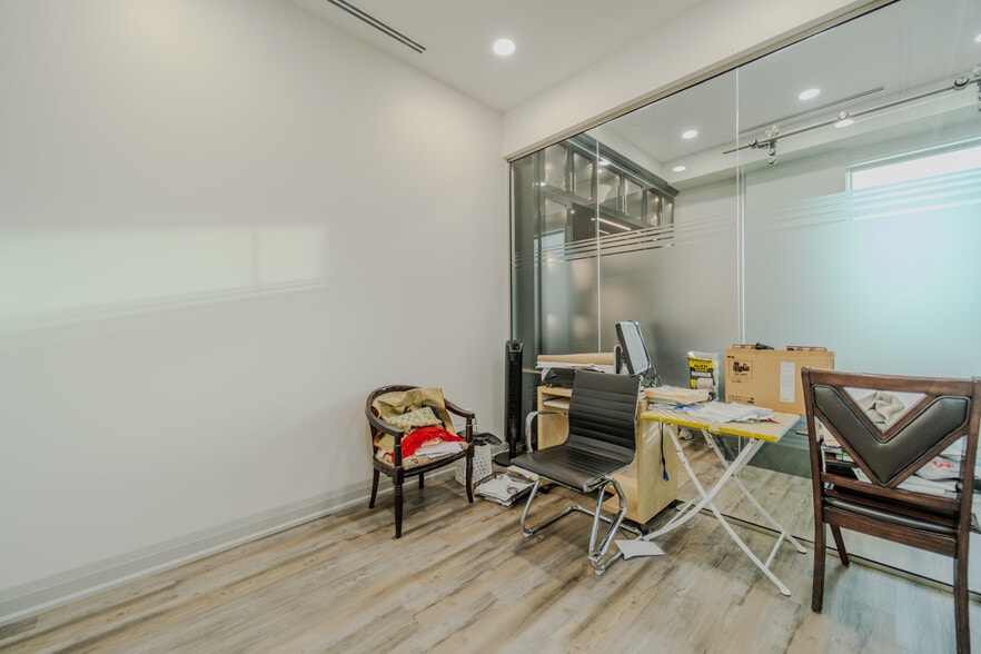 More Photos Of 3465 Platinum Dr, Mississauga Storefront Retail Office For Sale