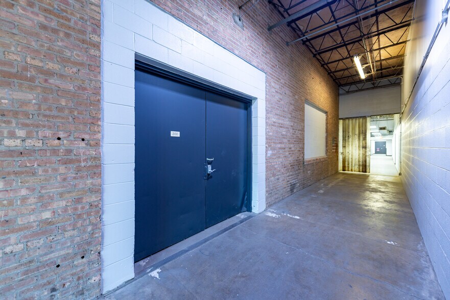 More Photos Of 1519 E Main St, St Charles Warehouse For Lease