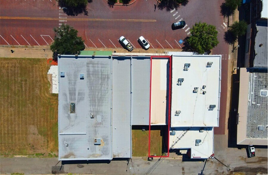 More Photos Of 1222 Main St, Commerce General Retail For Sale