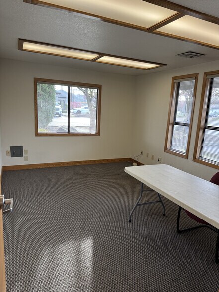 More Photos Of 151 Stewart Rd SW, Sumner Office For Lease