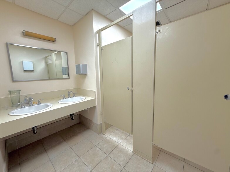 More Photos Of 350 Madison Ave, Cresskill Office For Sale