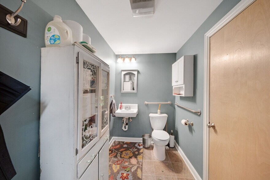 More Photos Of 4120 Main St, Hilliard Freestanding For Sale