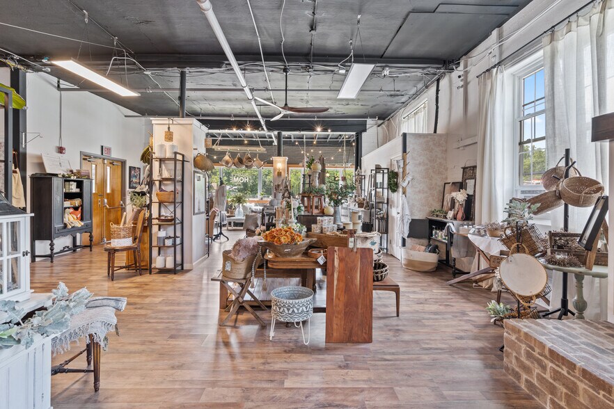 More Photos Of 500 Bridge St, Weissport Restaurant For Sale