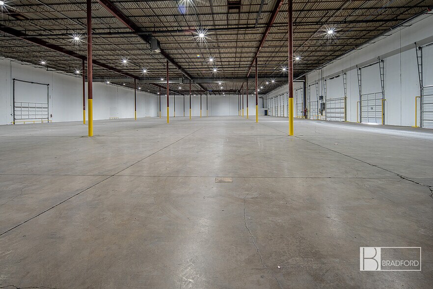 More Photos Of 8330 Endicott Ln, Dallas Warehouse For Lease