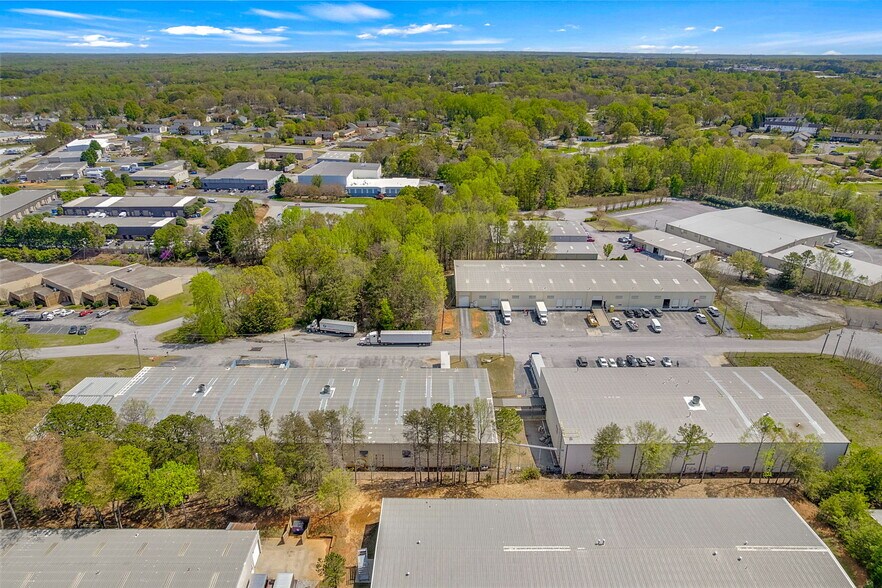 More Photos Of 120 McDougall Ct, Greenville Warehouse For Lease