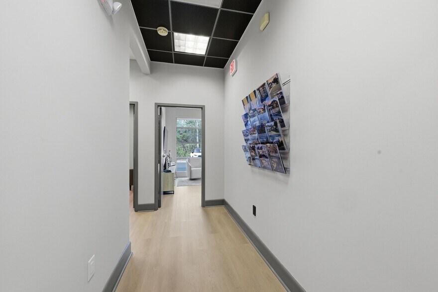More Photos Of 142 S Cardigan Way, Mooresville Flex For Lease