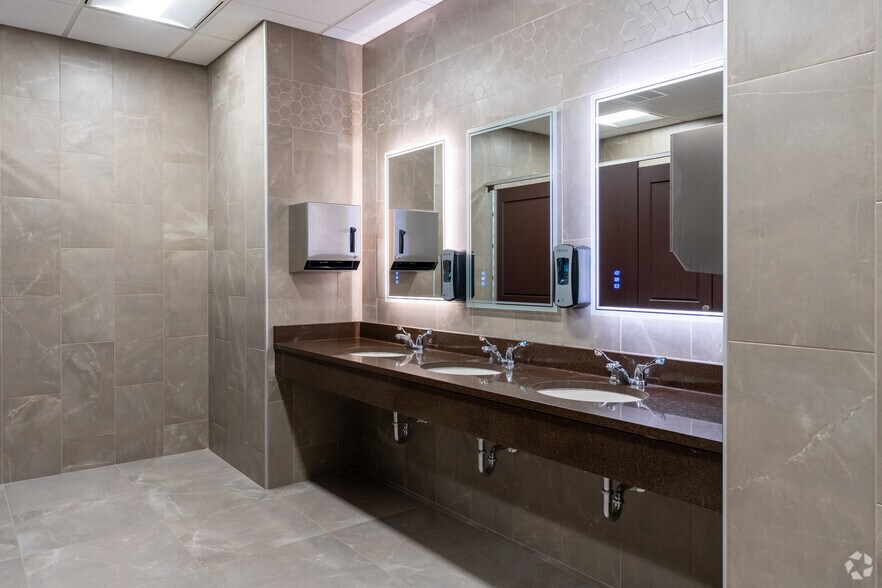 More Photos Of 5001 Louise Dr, Mechanicsburg Unknown For Lease