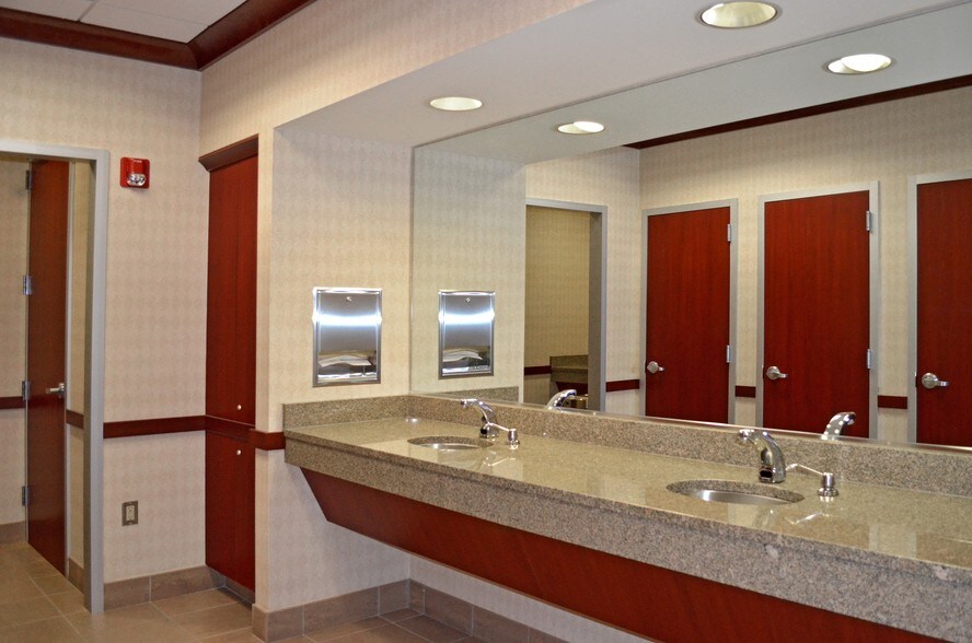 More Photos Of 150 Fairview Rd, Mooresville Medical For Lease