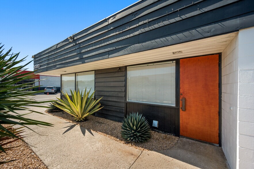More Photos Of 8020 Ronson Rd, San Diego Warehouse For Lease