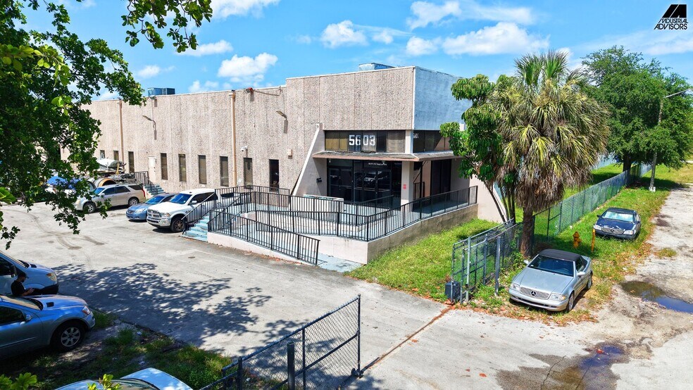 More Photos Of 5601-5603 NW 159th St, Hialeah Manufacturing For Lease