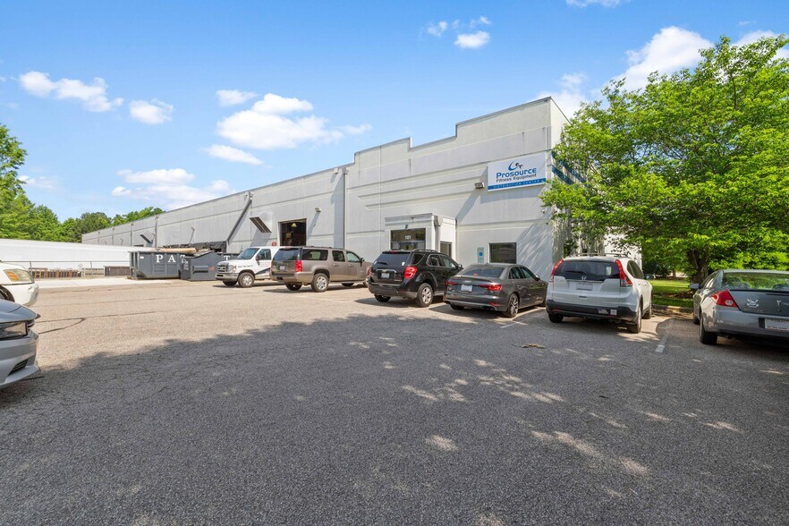 More Photos Of 5025 Departure Dr, Raleigh Distribution For Lease