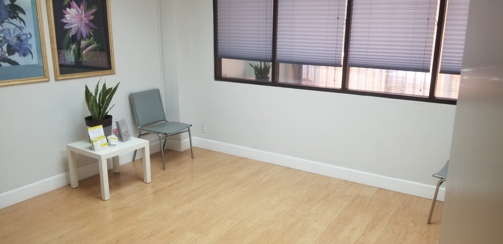 More Photos Of 14531 Hamlin St, Van Nuys Coworking Space