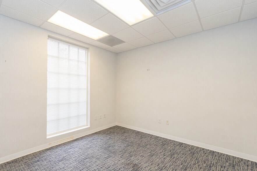 More Photos Of 602 N Main St, Anderson Bank For Sale