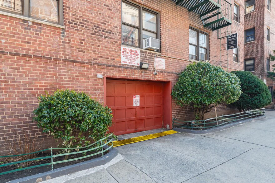 More Photos Of 2830 Briggs Ave, Bronx Apartments For Sale