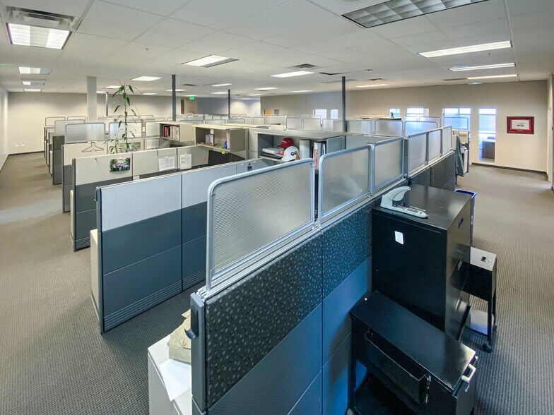 More Photos Of 8022 Southpark Cir, Littleton Flex For Sale