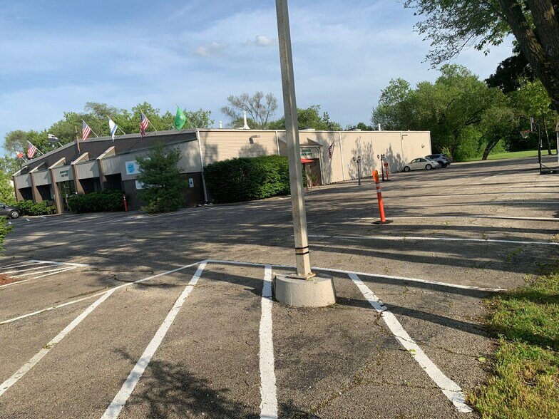 More Photos Of 1307 E Palatine Rd, Arlington Heights Religious Facility For Sale