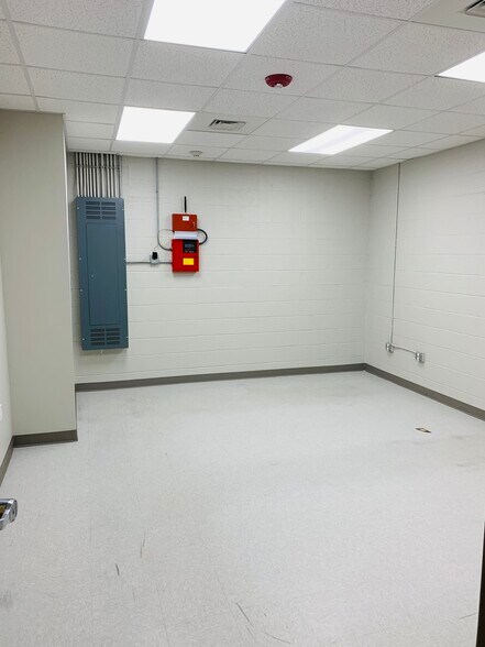 More Photos Of 1809 24th Ave, Gulfport Storefront Retail Office For Lease