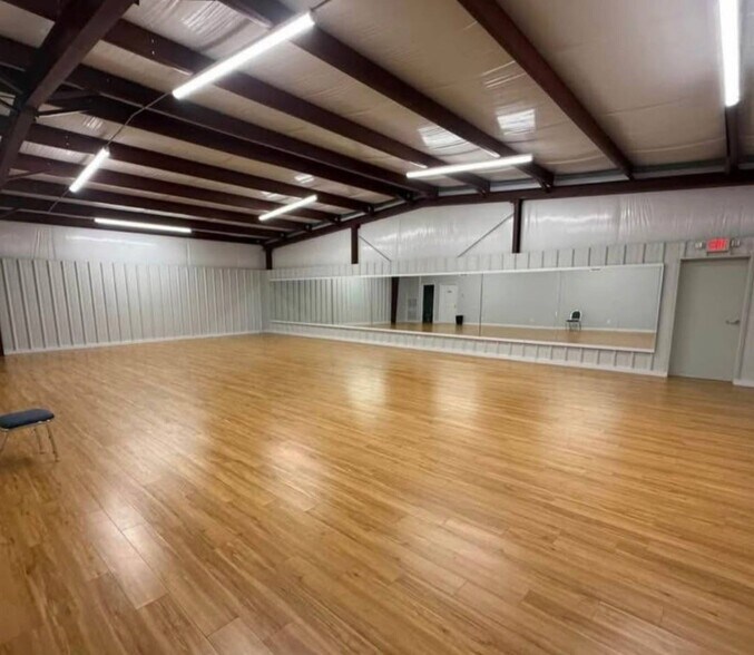 More Photos Of 1305 Filter Plant Dr, Elberton General Retail For Sale