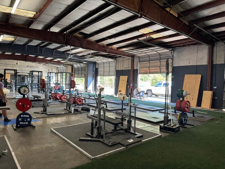 More Photos Of 1106 Smith Rd, Austin Warehouse For Lease