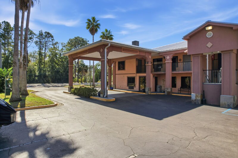 More Photos Of 249 US Highway 98, Apalachicola Hotel For Sale