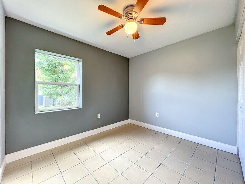 More Photos Of 1906 Murdock Blvd, Orlando Office For Lease